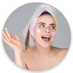 Protects the skin from environmental stressors with Vitamin E.